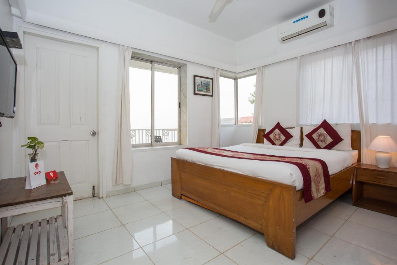 Oyo Flagship Hotel Silver Nest Pancsgani Kültér fotó