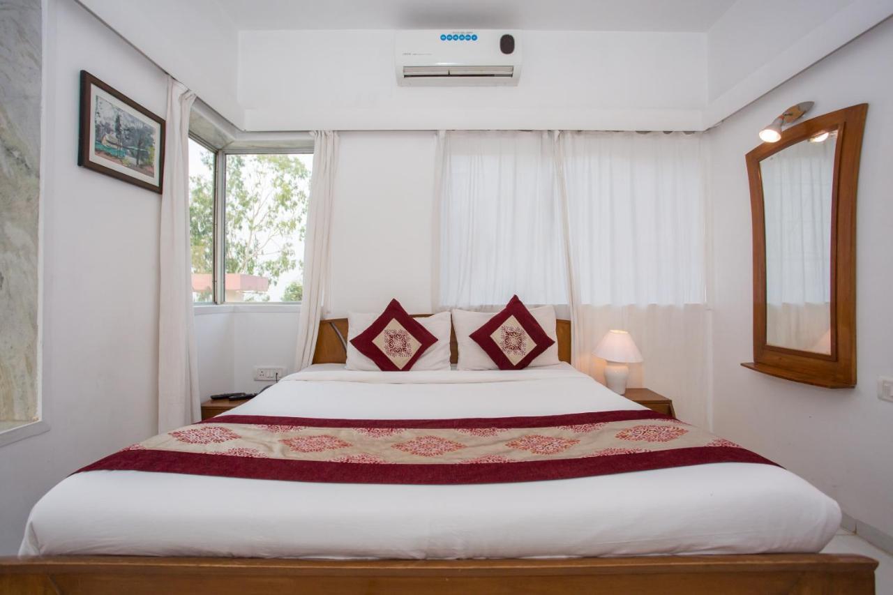 Oyo Flagship Hotel Silver Nest Pancsgani Kültér fotó